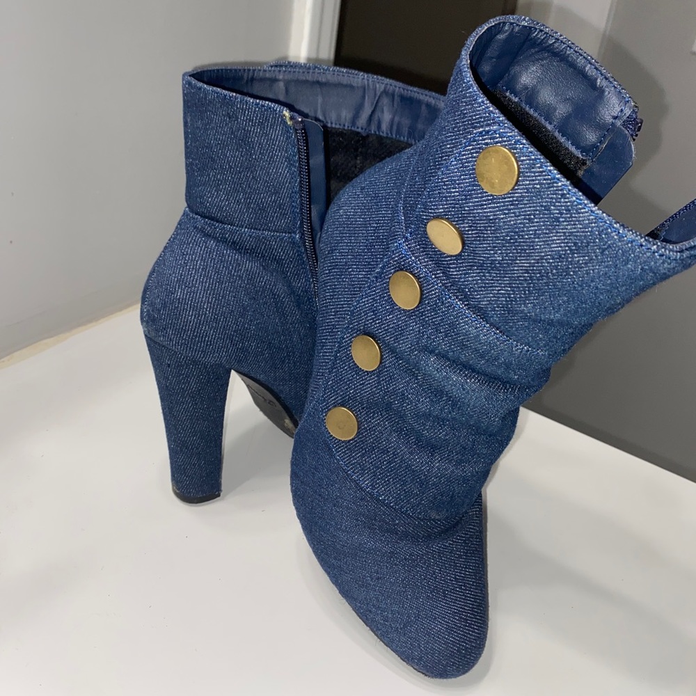 Denim blue heeled boot with buttons on side, size 5,brand Forever